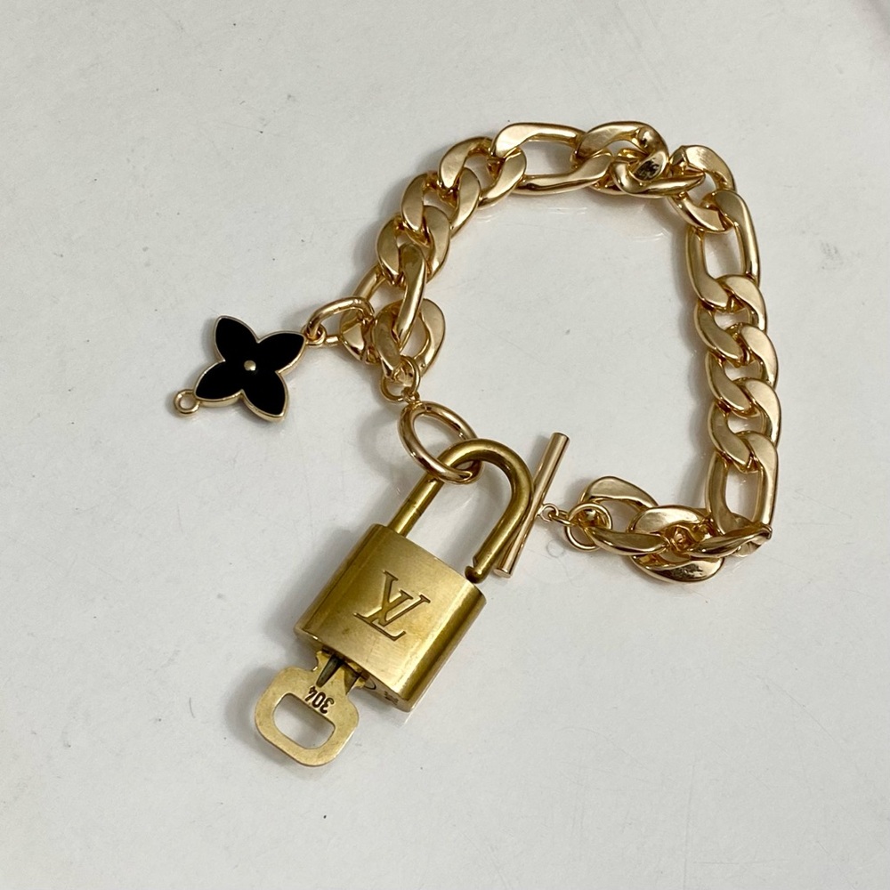 LOUIS VUITTON LOCK AND KEY ON BRACELET 🔐 #304